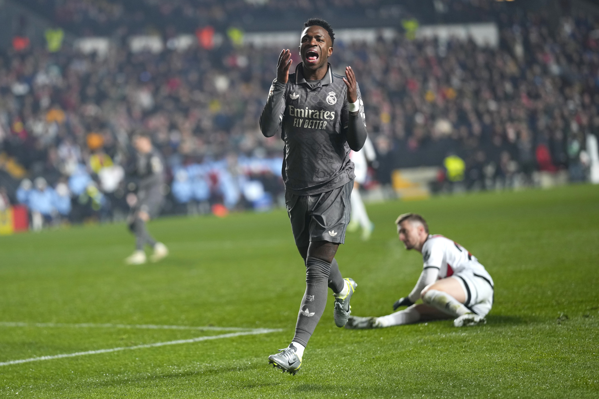 ড্র করে শীর্ষে ওঠার সুযোগ হারাল রিয়াল